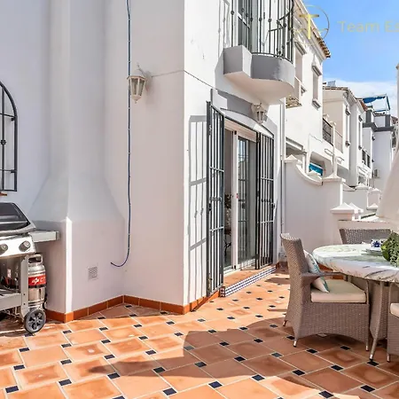 Chic Retreat With A Spacious Garden, Near Burriana Nerja