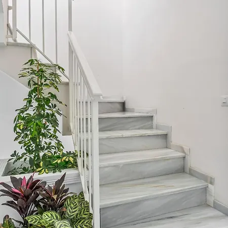 Chic Retreat With A Spacious Garden, Near Burriana * Nerja