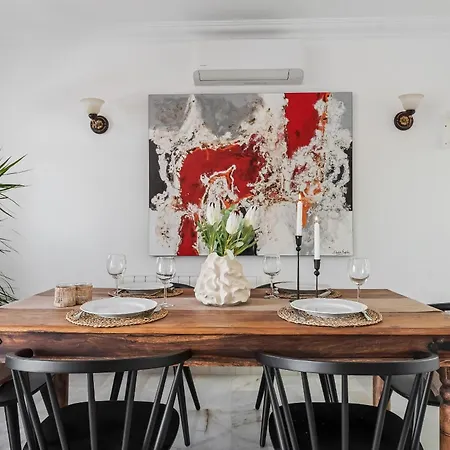 Chic Retreat With A Spacious Garden, Near Burriana * Nerja